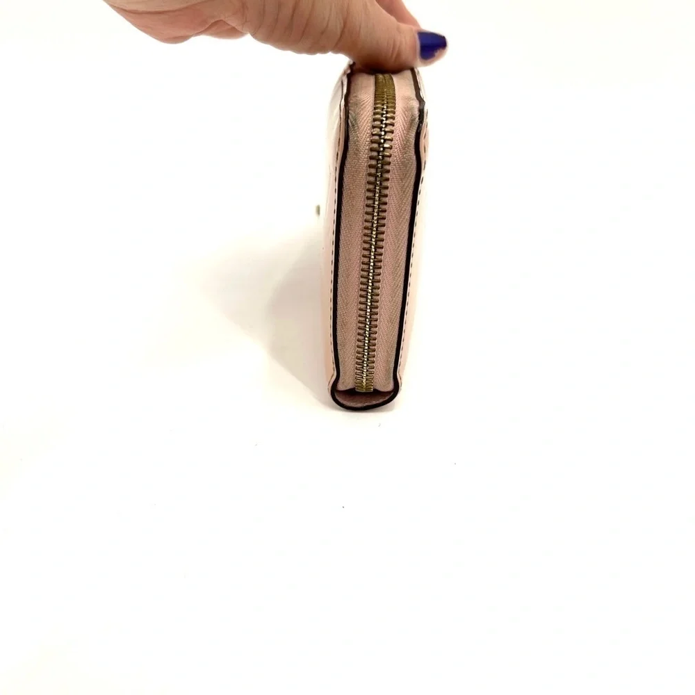 LOUIS VUITTON Light Pink Vernis Monogram Patent Leather Shiny Zippy Wallet